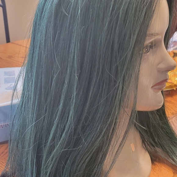 Wigs in all styles! - Picture 2 of 3